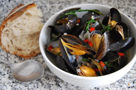 Mussels with Chili And Samphire