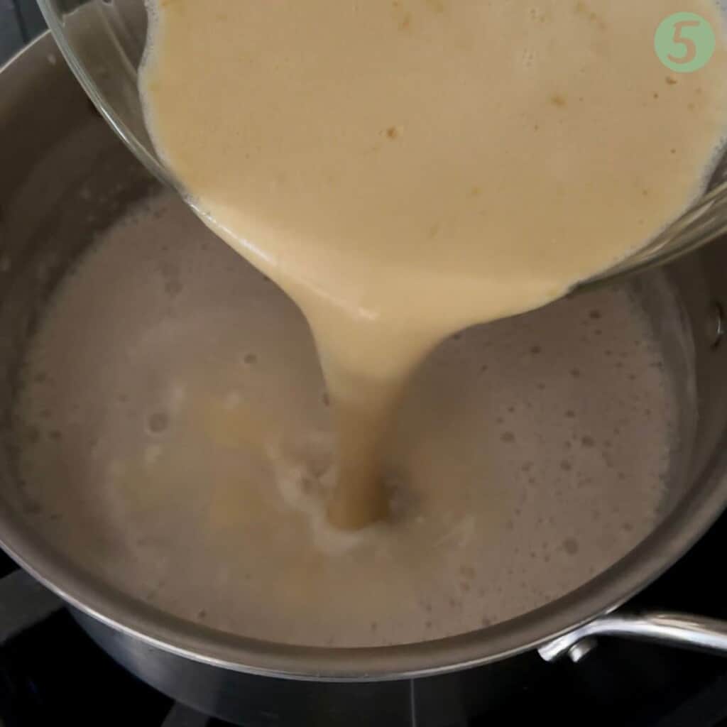 Starch blend added to agar mixture in pot.